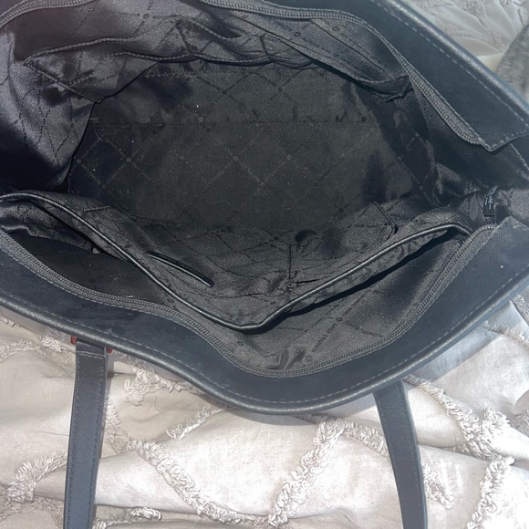 Jet Set Medium Saffiano Leather Top-Zip Tote Bag - Picture 12 of 14